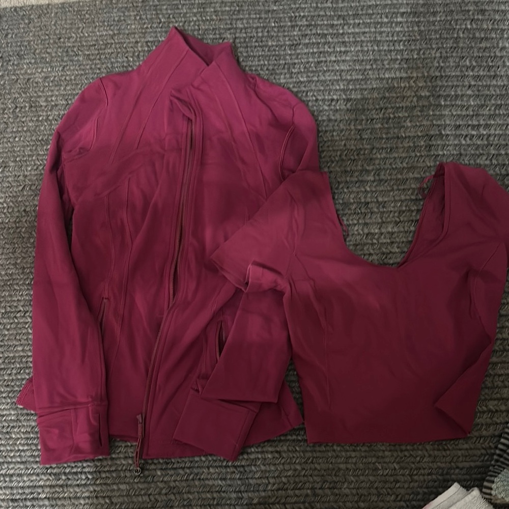 Jacket and shirt go as a set. It’s like a Burberry color. Very pretty.